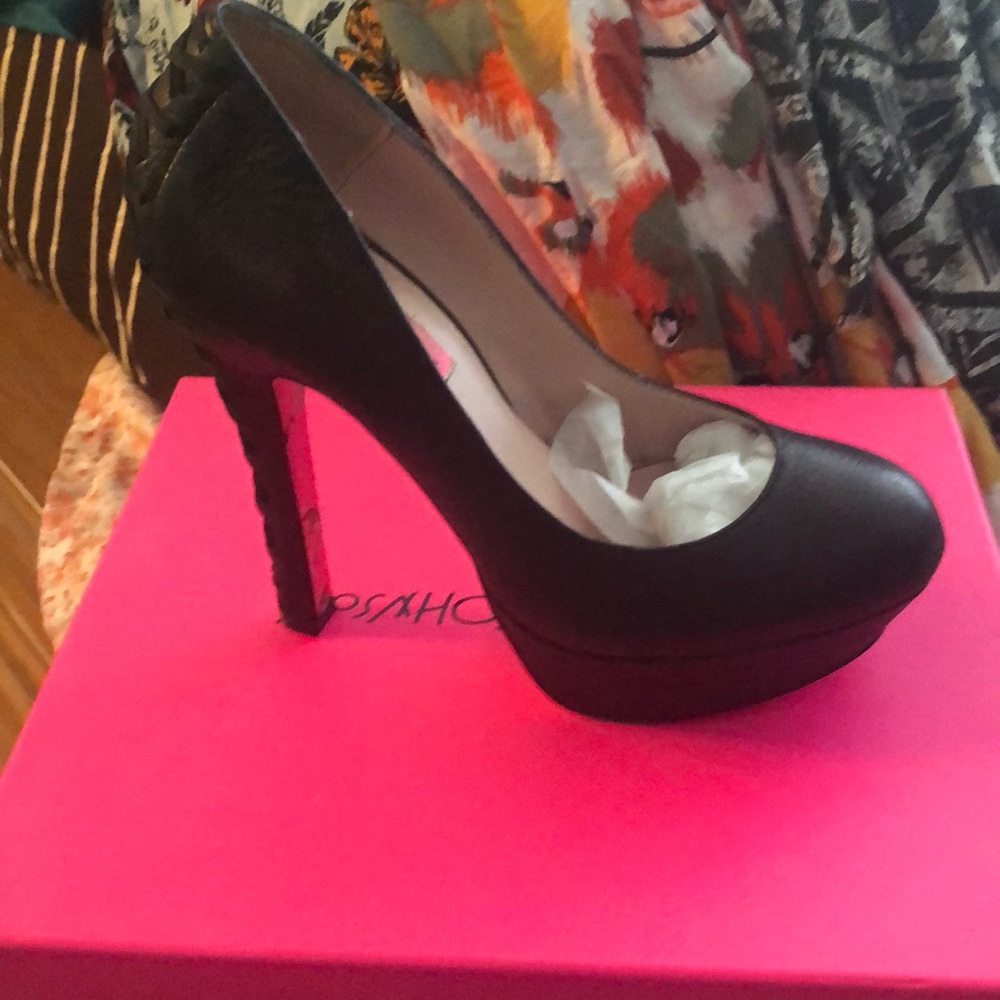 Cute, gently used black Betsey Johnson pump